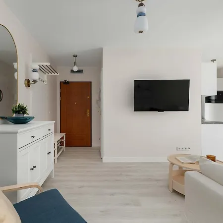 Przestronny Blisko Plazy Z Balkonem By Renters