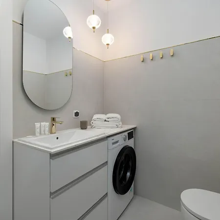 Apartmán Przestronny Blisko Plazy Z Balkonem By Renters