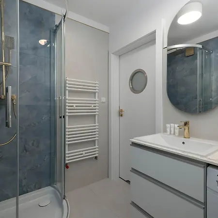 Przestronny Blisko Plazy Z Balkonem By Renters Apartmán *