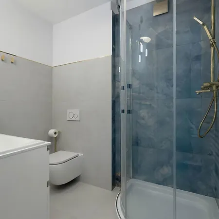 Przestronny Blisko Plazy Z Balkonem By Renters Apartmán
