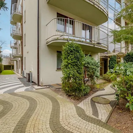 Przestronny Blisko Plazy Z Balkonem By Renters Apartmán